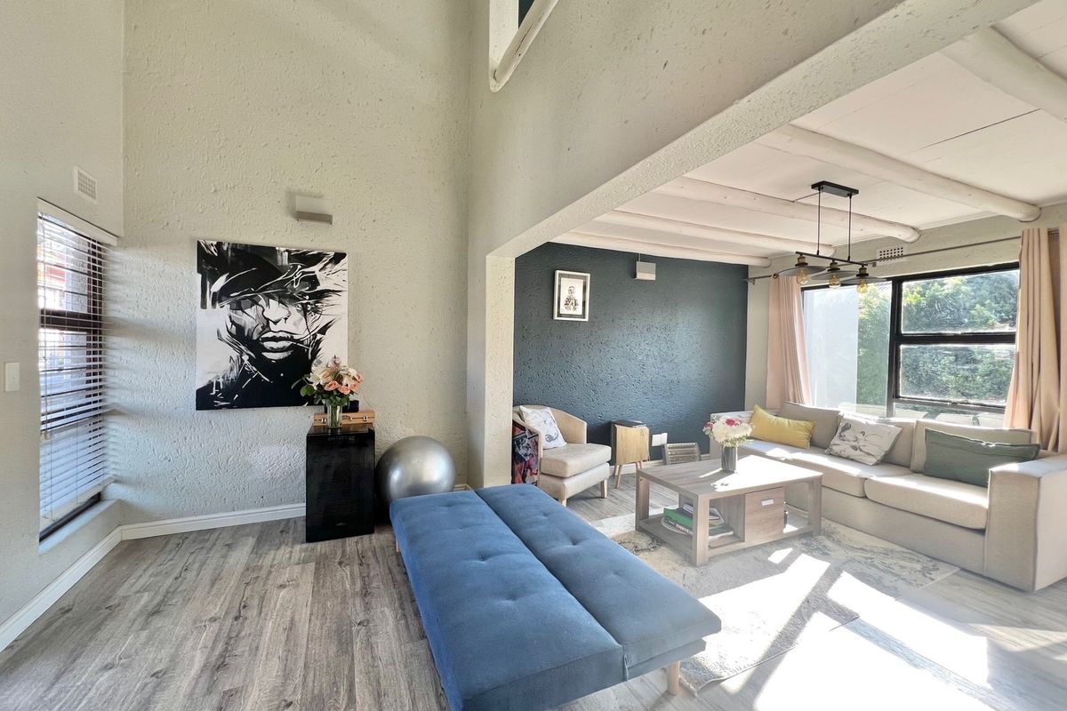 Magnificently Renovated 2 Bedroom Loft Apartment - Photo 5