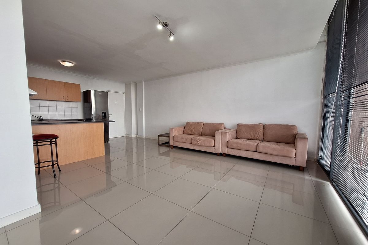 Step into light-filled, low-maintenance living with this modern and well-kept 1-bedroom apartment - Photo 3