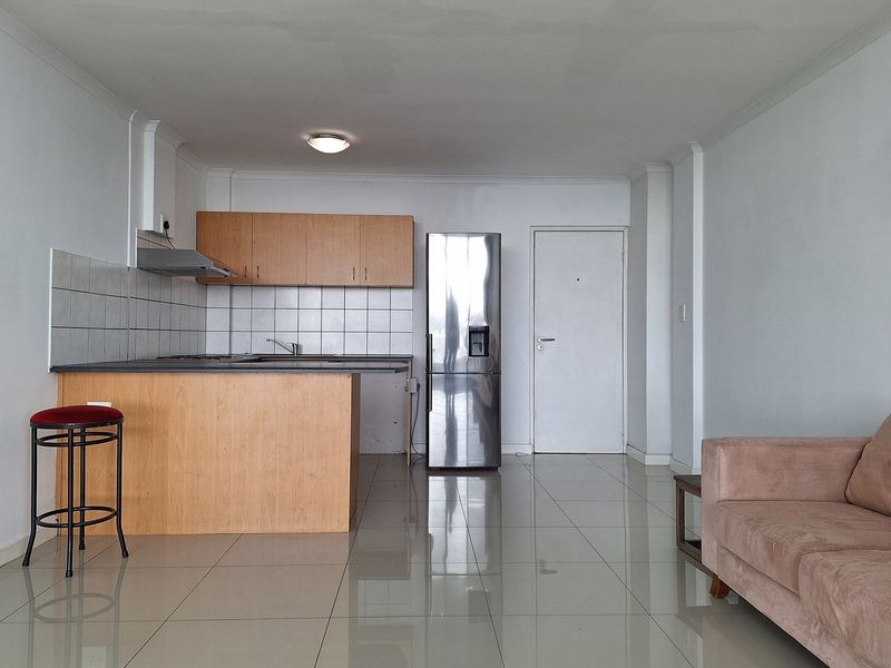 Step into light-filled, low-maintenance living with this modern and well-kept 1-bedroom apartment - Photo 5