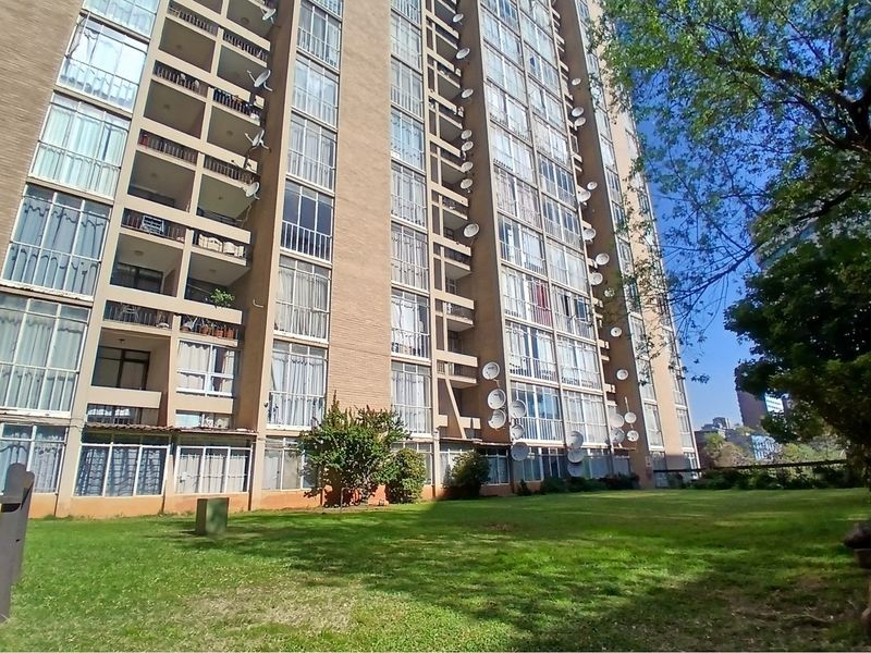 2-bedroom, 1-bathroom apartment is available for sale in the heart of the CBD - Photo 2