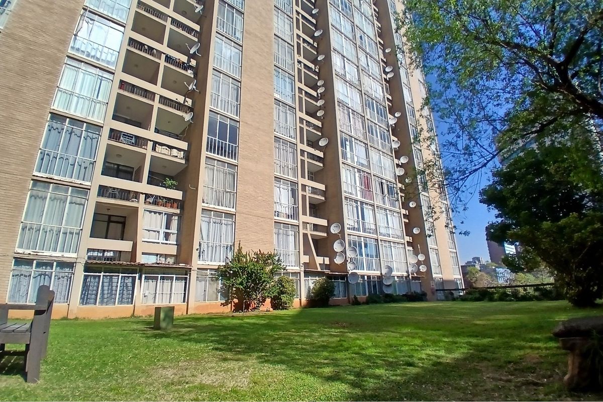 2-bedroom, 1-bathroom apartment is available for sale in the heart of the CBD - Photo 2