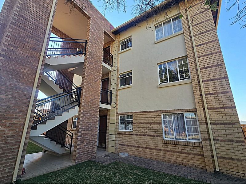 Stylish 2-Bedroom Apartment in Lisas Place! - Photo 2