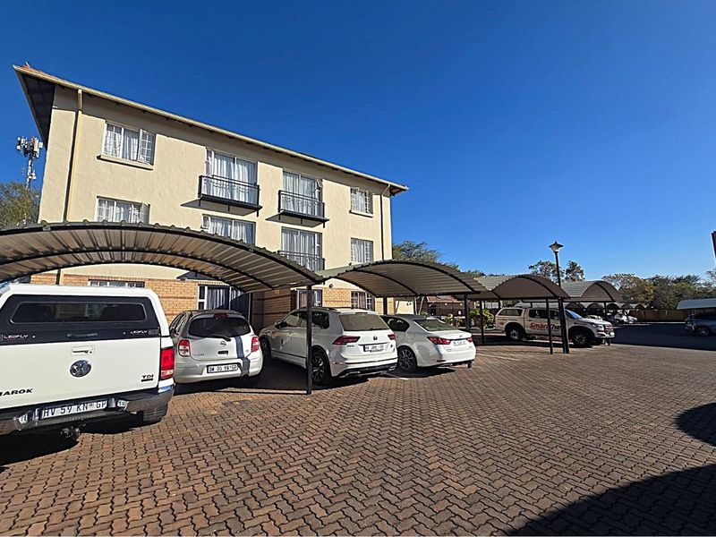 Stylish 2-Bedroom Apartment in Lisas Place! - Photo 4