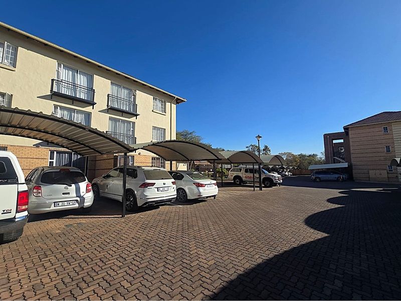 Stylish 2-Bedroom Apartment in Lisas Place! - Photo 3