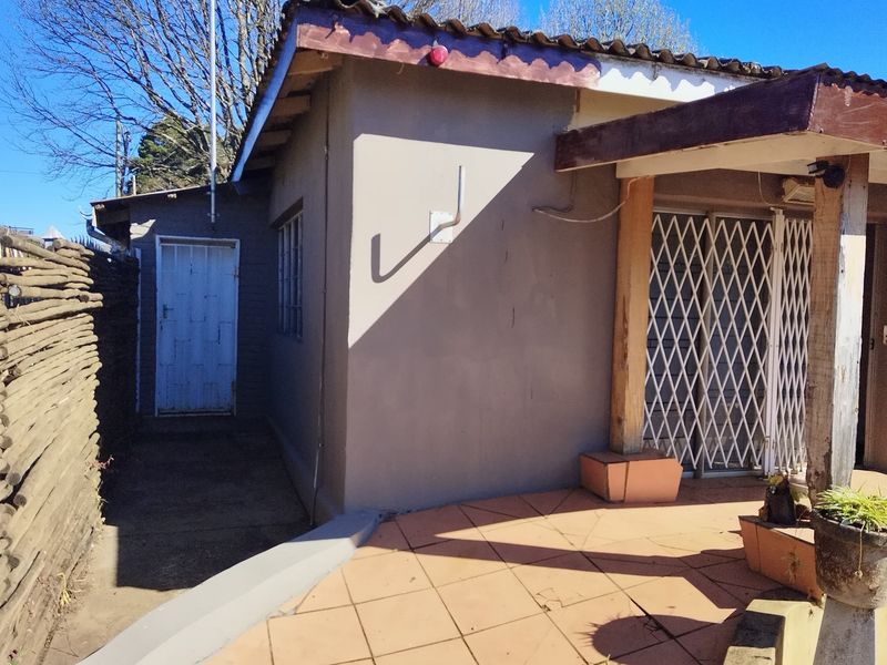 4 BEDROOM HOUSE WITH FLATLET FOR SALE IN GRASKOP - Photo 3