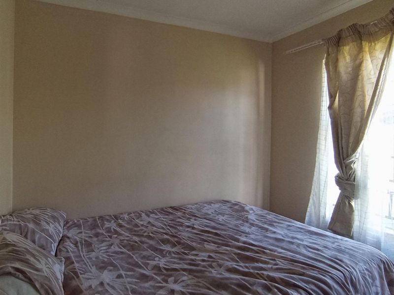 "Charming house in Olievenhoutbosch Hits Market"R1.2 MILLION - Photo 8