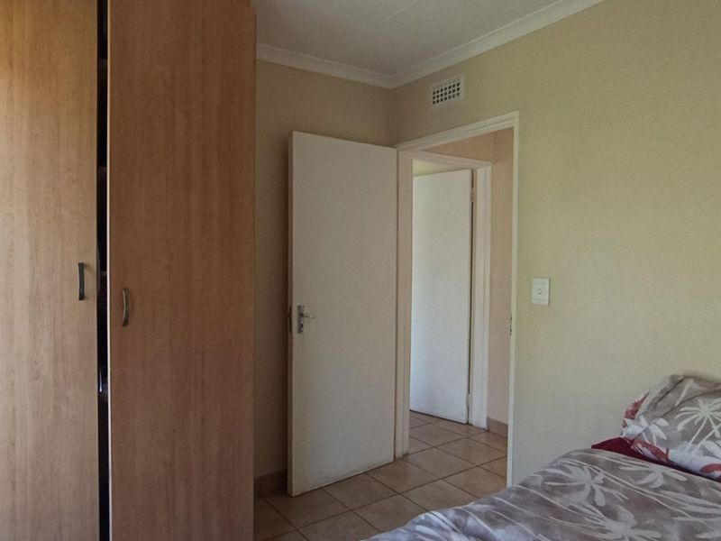 "Charming house in Olievenhoutbosch Hits Market"R1.2 MILLION - Photo 9