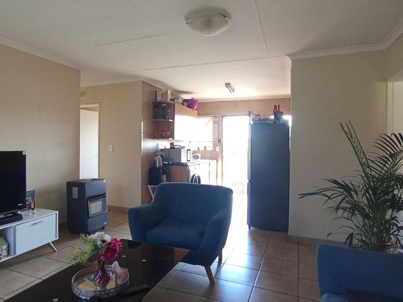 "Charming house in Olievenhoutbosch Hits Market"R1.2 MILLION - Photo 6