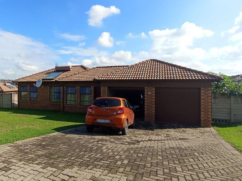 "Charming house in Olievenhoutbosch Hits Market"R1.2 MILLION - Photo 1