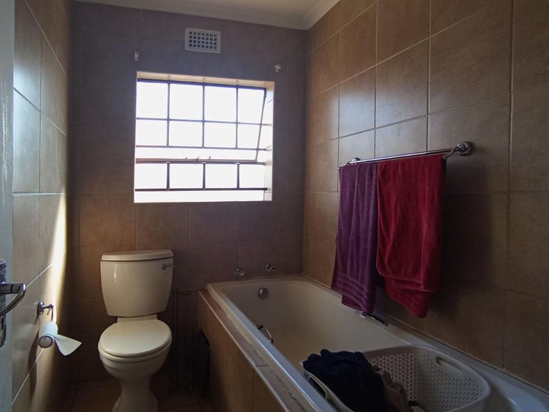 "Charming house in Olievenhoutbosch Hits Market"R1.2 MILLION - Photo 10