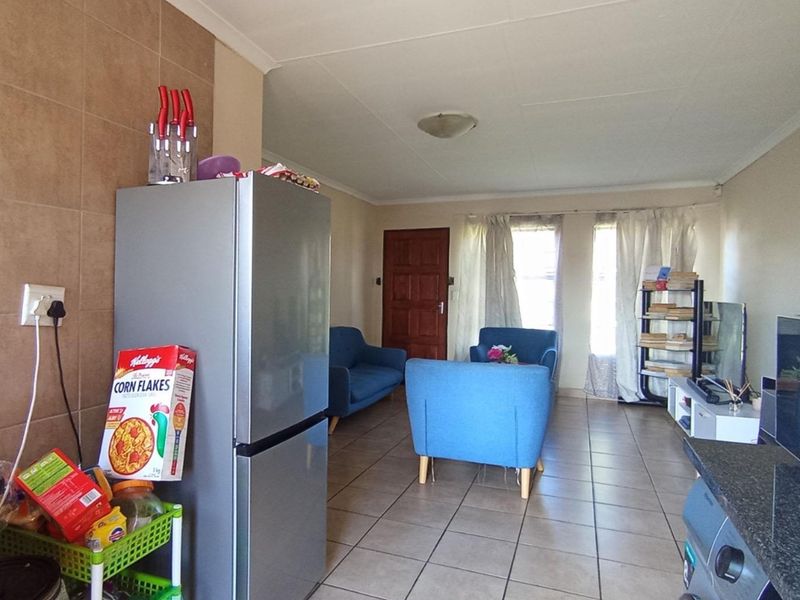"Charming house in Olievenhoutbosch Hits Market"R1.2 MILLION - Photo 3