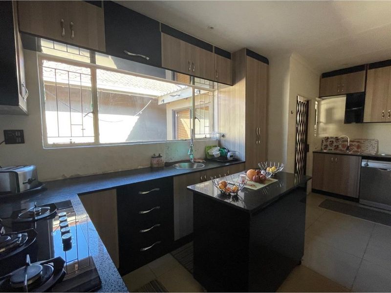 Charming 3-Bedroom Home with Flatlet and Entertainment Haven in Amielpark, Newcastle - Photo 10