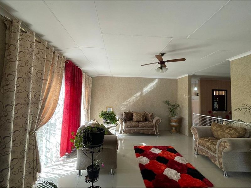 Charming 3-Bedroom Home with Flatlet and Entertainment Haven in Amielpark, Newcastle - Photo 8