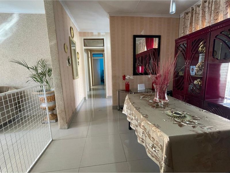 Charming 3-Bedroom Home with Flatlet and Entertainment Haven in Amielpark, Newcastle - Photo 4