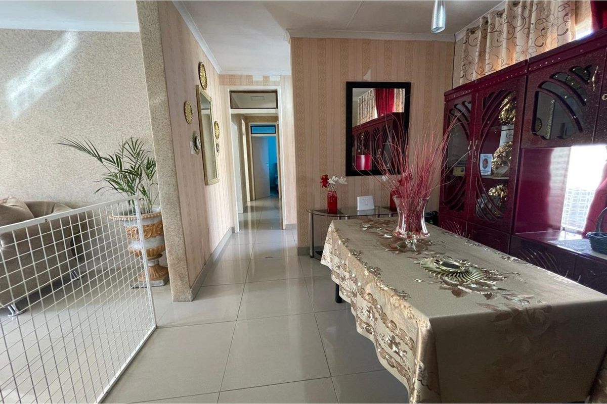 Charming 3-Bedroom Home with Flatlet and Entertainment Haven in Amielpark, Newcastle - Photo 4