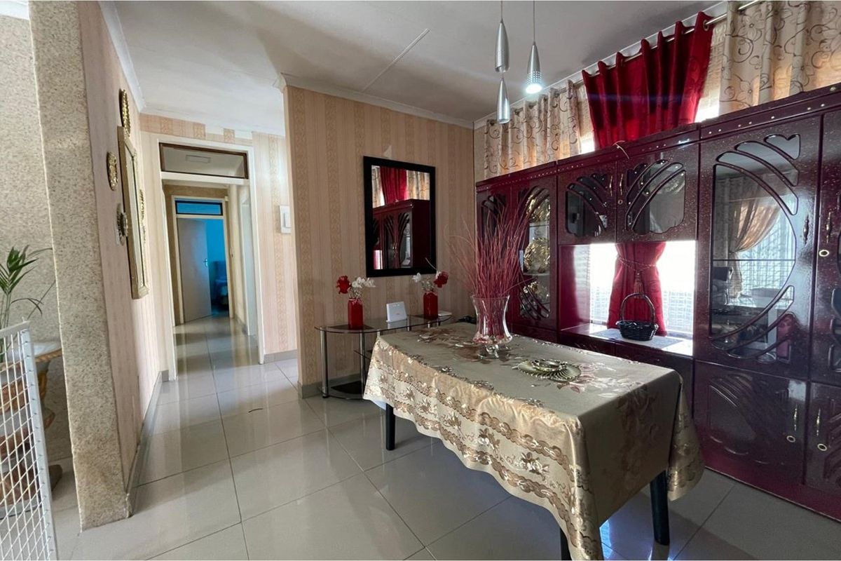 Charming 3-Bedroom Home with Flatlet and Entertainment Haven in Amielpark, Newcastle - Photo 3