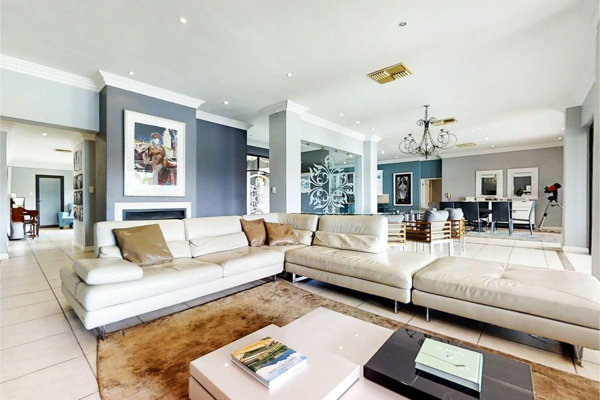 "Exclusive Waterfront Living: Pecanwood's Hidden Gem!" - Photo 5