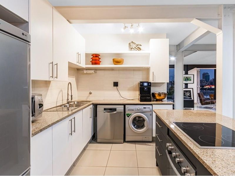 Elevated Modern Luxury. Discover The View From The Top With This Super Indulgent Duplex Penthouse. - Photo 4