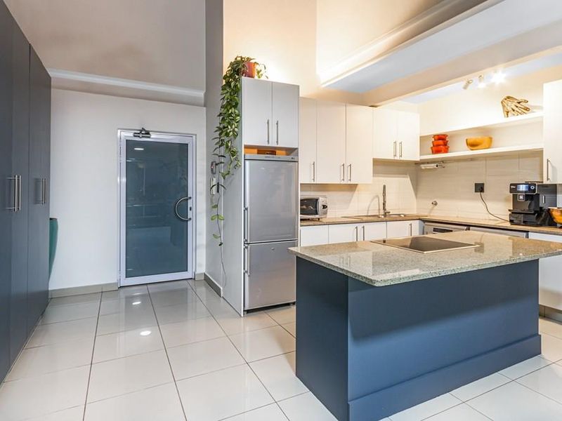 Elevated Modern Luxury. Discover The View From The Top With This Super Indulgent Duplex Penthouse. - Photo 3