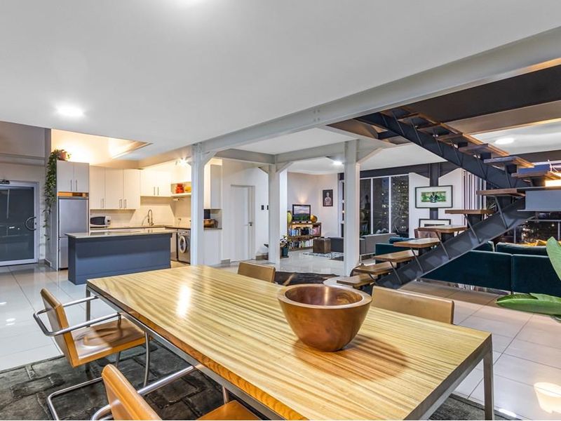 Elevated Modern Luxury. Discover The View From The Top With This Super Indulgent Duplex Penthouse. - Photo 8