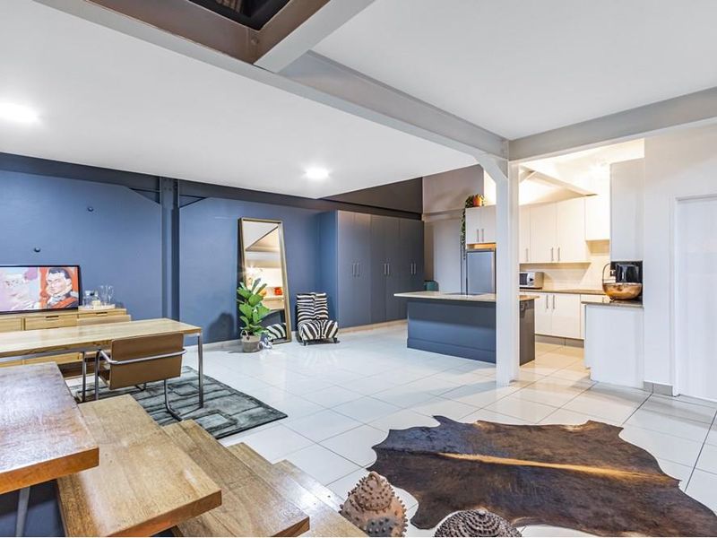 Elevated Modern Luxury. Discover The View From The Top With This Super Indulgent Duplex Penthouse. - Photo 6