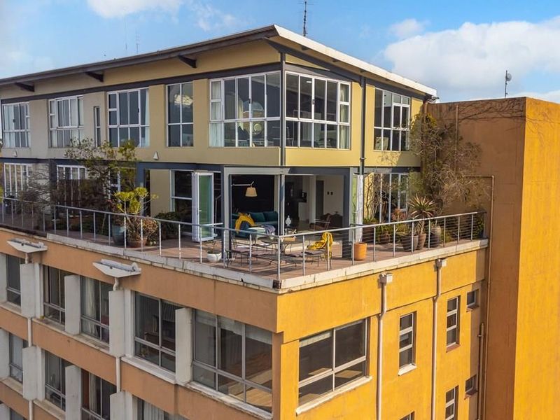 Elevated Modern Luxury. Discover The View From The Top With This Super Indulgent Duplex Penthouse. - Photo 2