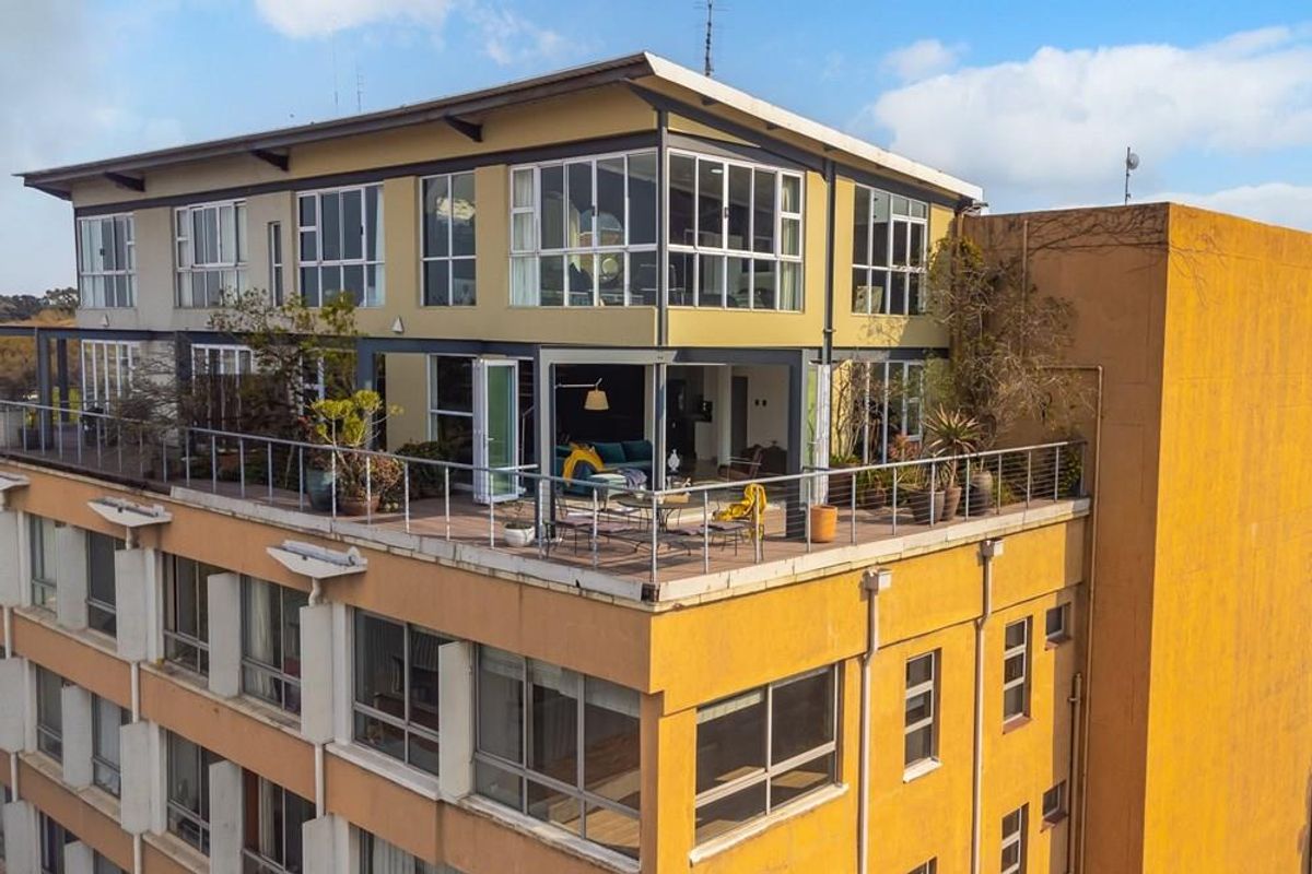 Elevated Modern Luxury. Discover The View From The Top With This Super Indulgent Duplex Penthouse. - Photo 2