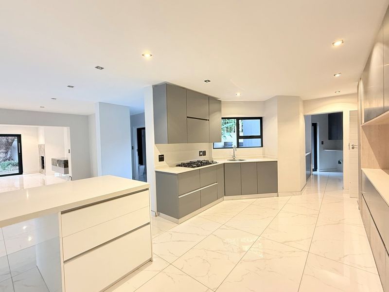 Exquisite Ultra Modern Luxury Living - Photo 4