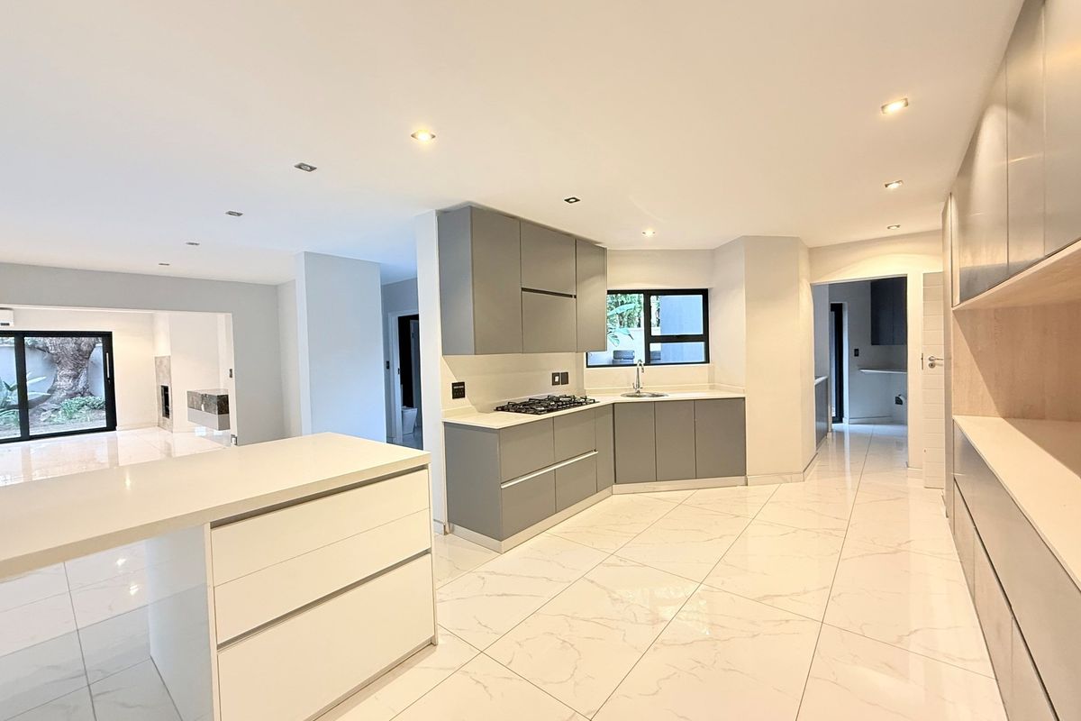 Exquisite Ultra Modern Luxury Living - Photo 4