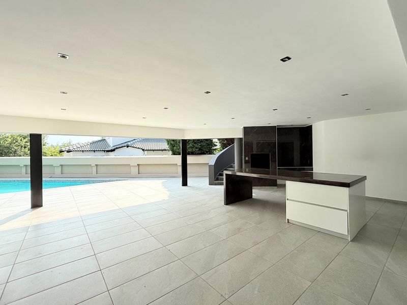 Exquisite Ultra Modern Luxury Living - Photo 8