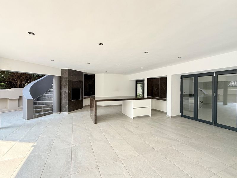 Exquisite Ultra Modern Luxury Living - Photo 7