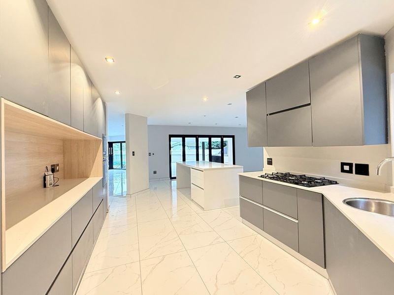 Exquisite Ultra Modern Luxury Living - Photo 5