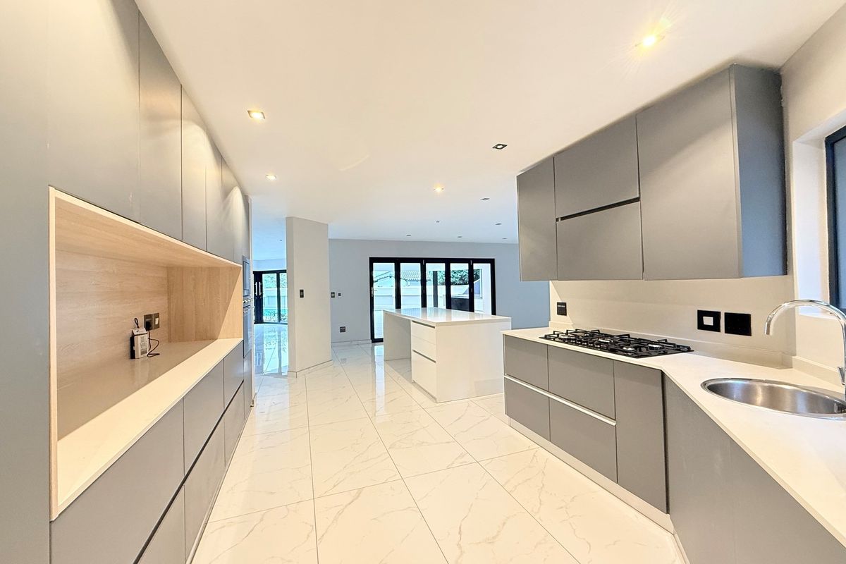 Exquisite Ultra Modern Luxury Living - Photo 5