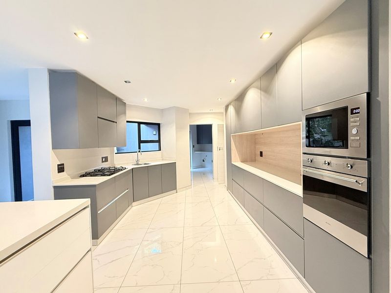 Exquisite Ultra Modern Luxury Living - Photo 3