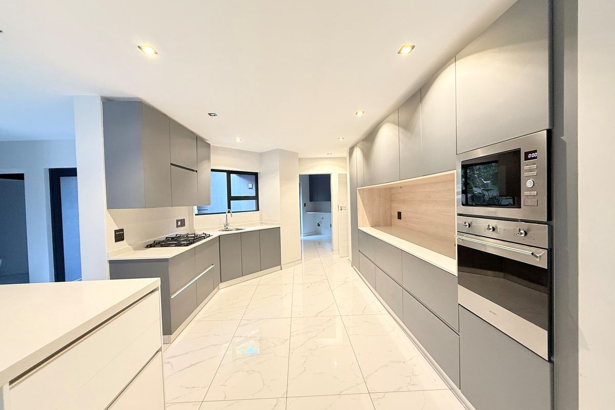 Exquisite Ultra Modern Luxury Living - Photo 3