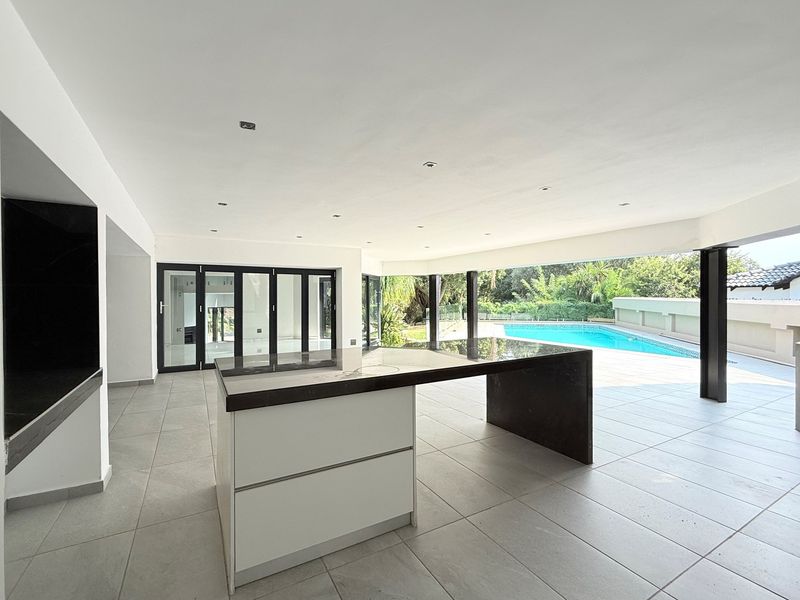 Exquisite Ultra Modern Luxury Living - Photo 9