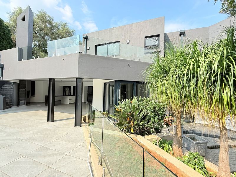 Exquisite Ultra Modern Luxury Living - Photo 1