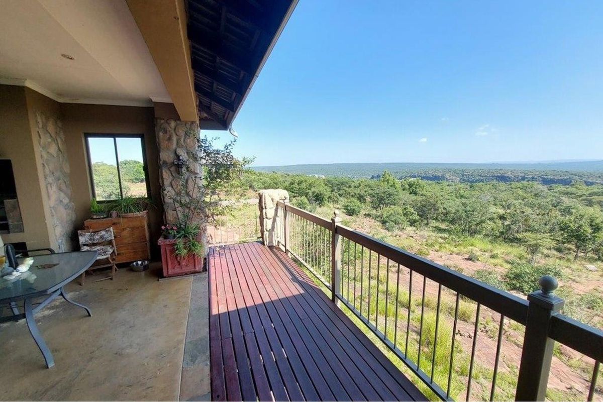 Beautiful Large house for sale in the spectacular Leopards Rock Country Estate - Photo 2