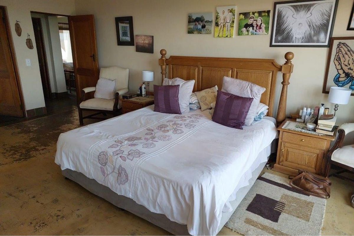 Beautiful Large house for sale in the spectacular Leopards Rock Country Estate - Photo 4