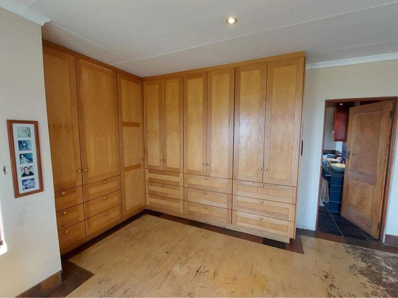 Beautiful Large house for sale in the spectacular Leopards Rock Country Estate - Photo 9