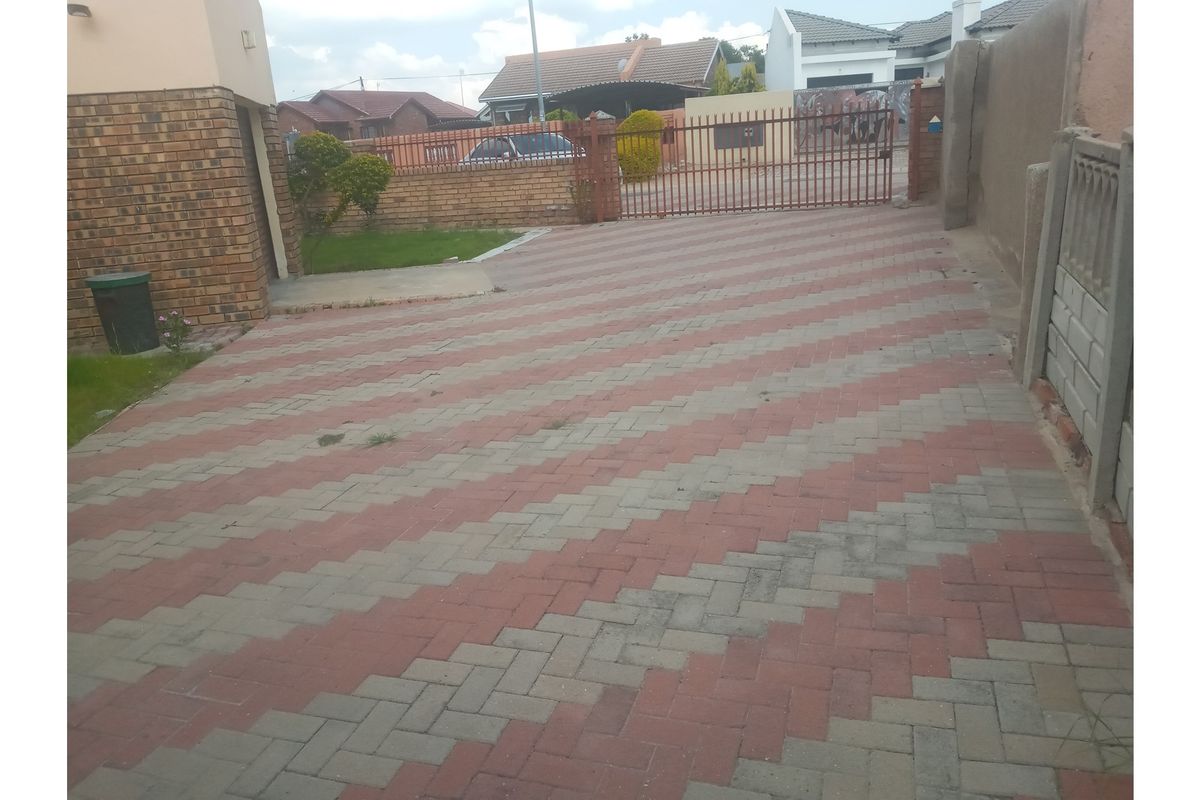 PROPERTY FOR SALE SESHEGO D - Photo 2