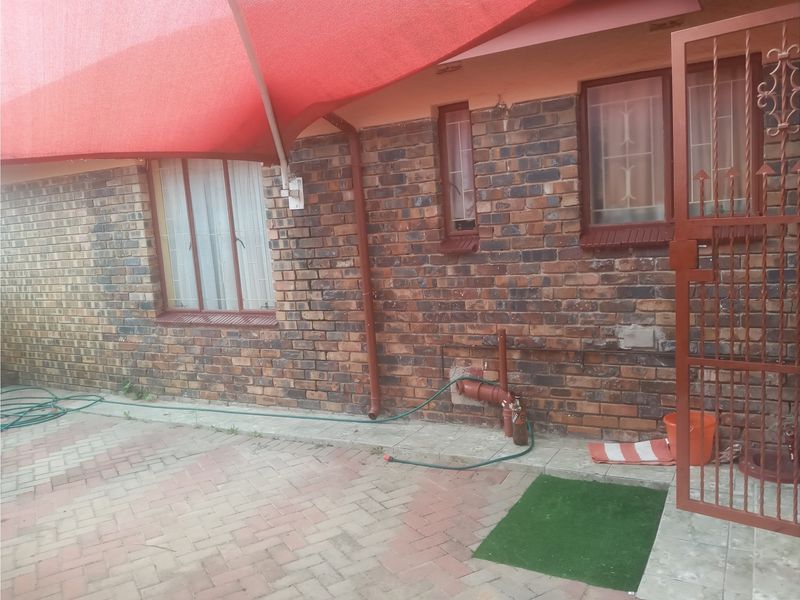PROPERTY FOR SALE SESHEGO D - Photo 3