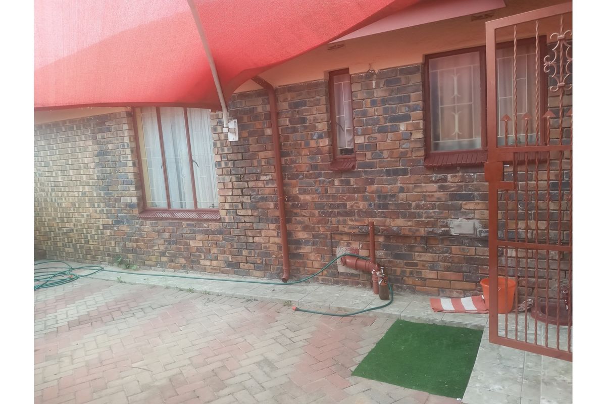 PROPERTY FOR SALE SESHEGO D - Photo 3