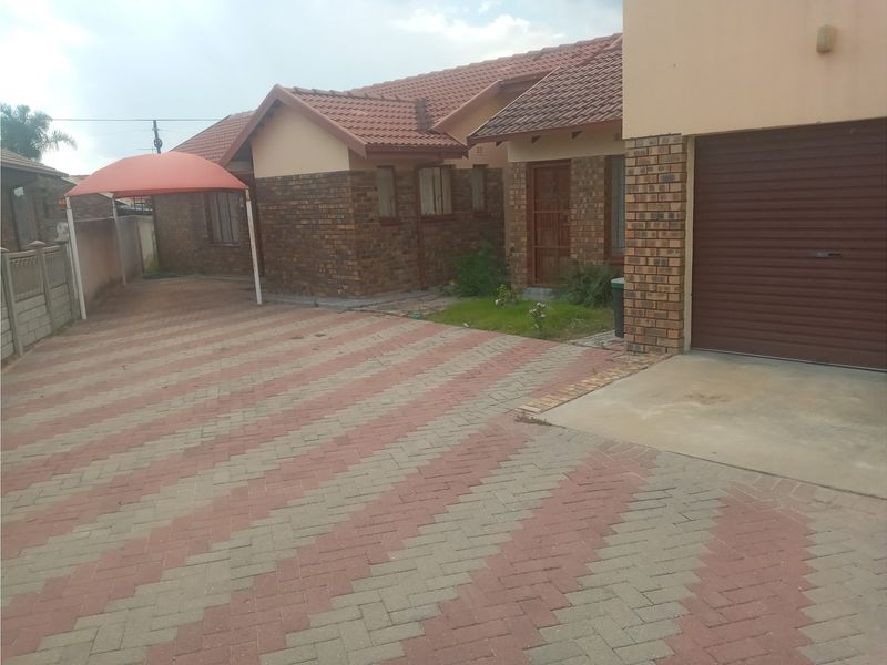 PROPERTY FOR SALE SESHEGO D - Photo 4