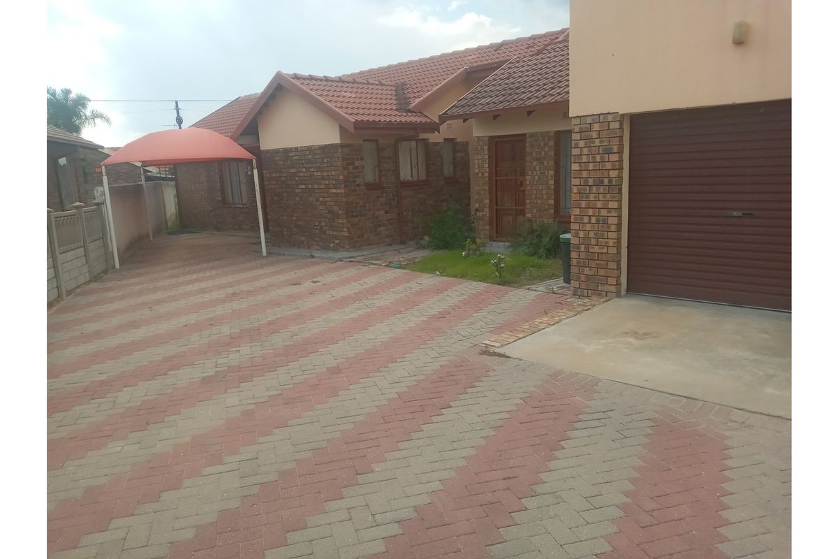 PROPERTY FOR SALE SESHEGO D - Photo 4