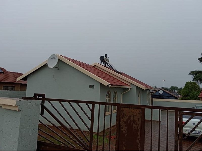 Full Title Stand alone House For Sale Protea North - Photo 5