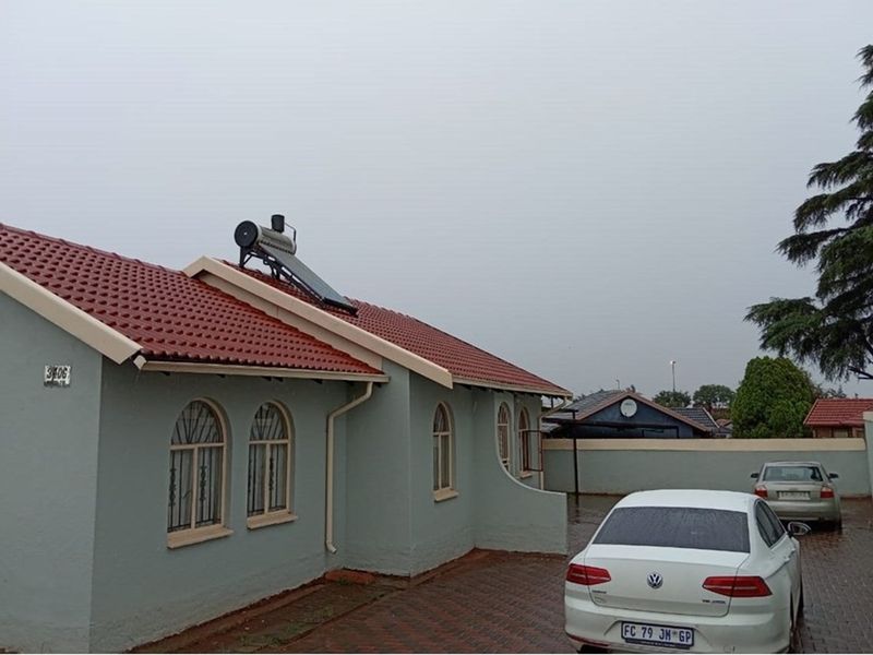Full Title Stand alone House For Sale Protea North - Photo 9