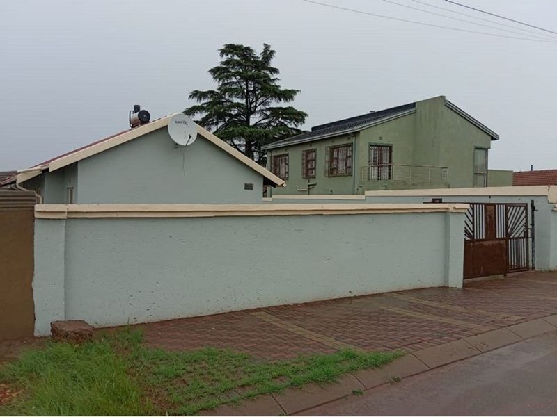 Full Title Stand alone House For Sale Protea North - Photo 2