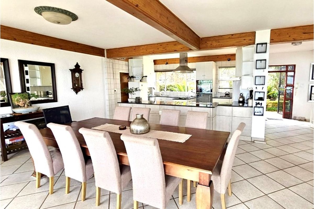 Experience unparalleled luxury in this stunning panoramic 4-storey retreat,situated in Kosmos! - Photo 4