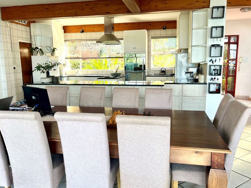 Experience unparalleled luxury in this stunning panoramic 4-storey retreat,situated in Kosmos! - Photo 8